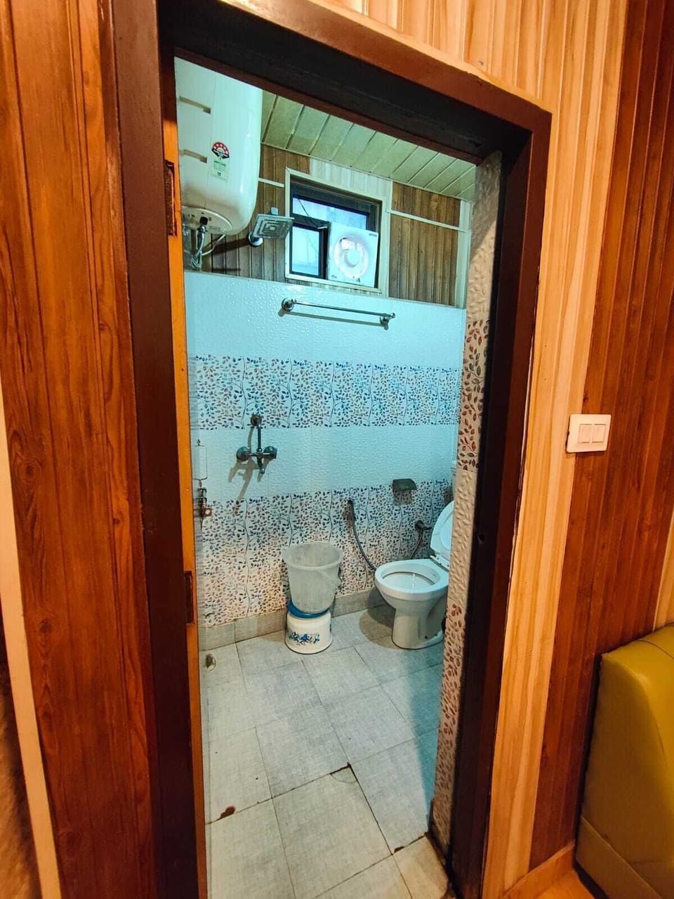 Family Room | Bathroom | Shower, free toiletries, towels, soap