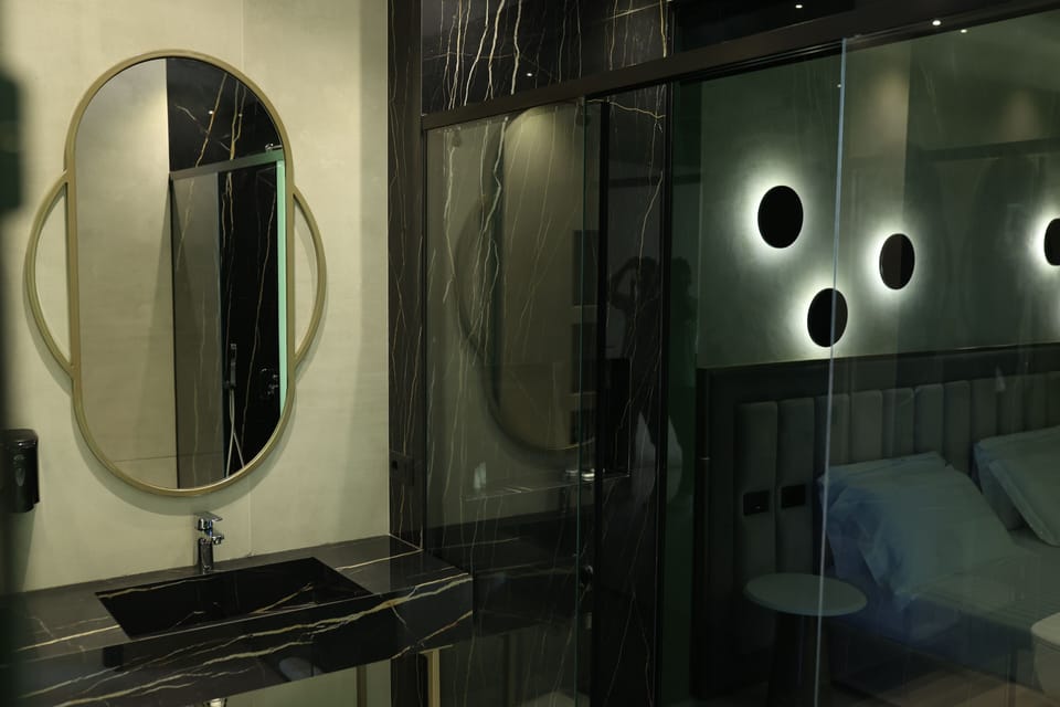 Deluxe Double Room | Bathroom | Free toiletries, bathrobes, slippers, towels