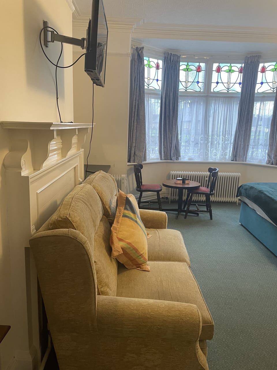 Standard Quadruple Room, Ensuite | Desk, laptop workspace, iron/ironing board, free WiFi