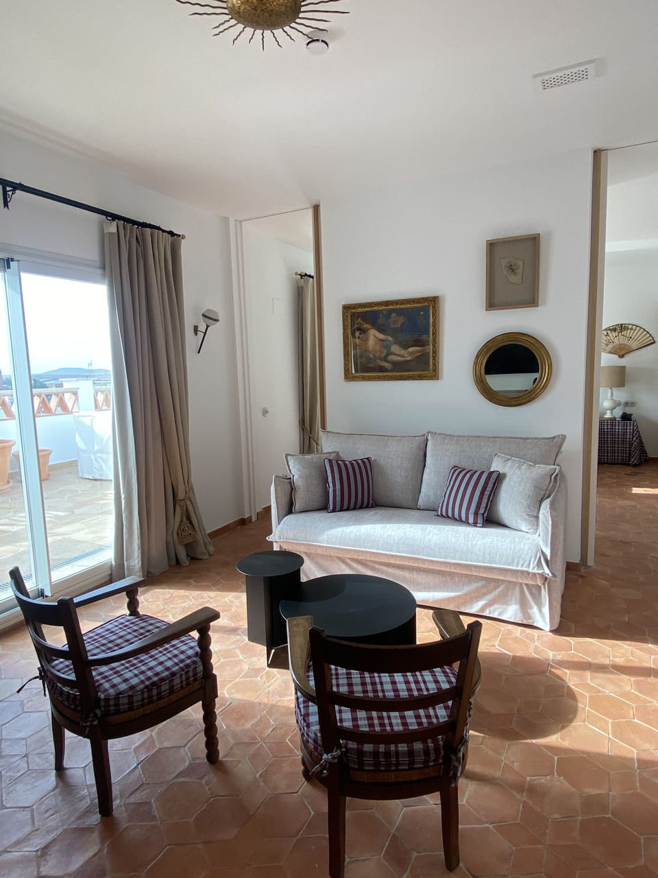 Junior Studio Suite | Living area | Flat-screen TV
