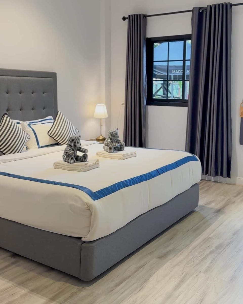 Premium Room, 1 King Bed | Desk, free WiFi