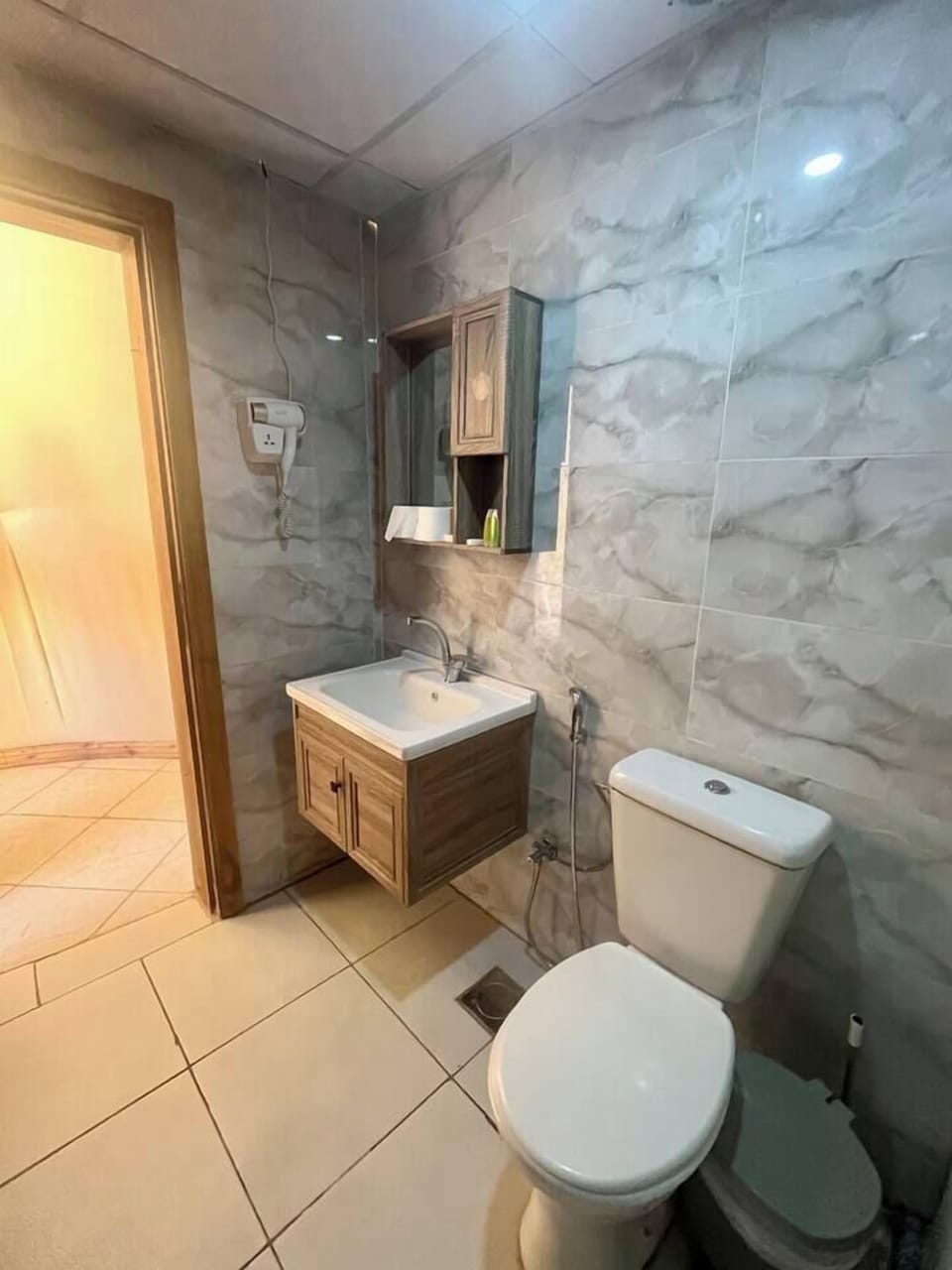 Separate tub and shower, rainfall showerhead, hair dryer, slippers