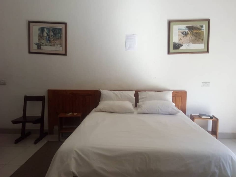 Deluxe Double or Twin Room | In-room safe, blackout drapes, soundproofing, iron/ironing board