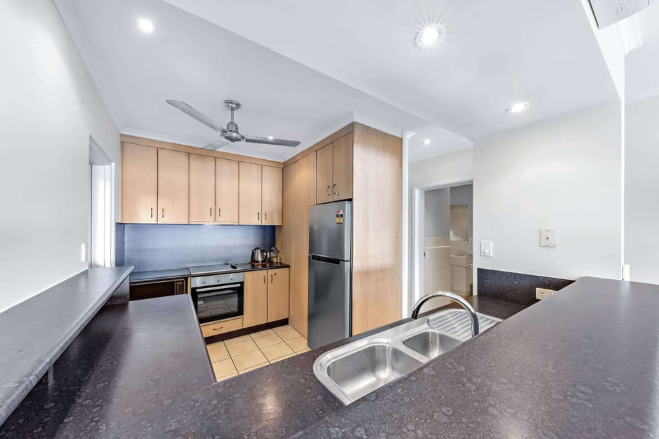 Well equipped kitchen for entertaining