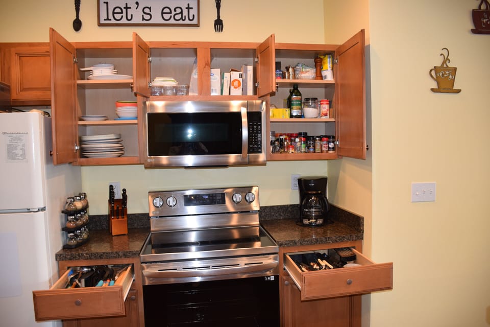 Kitchen and items 