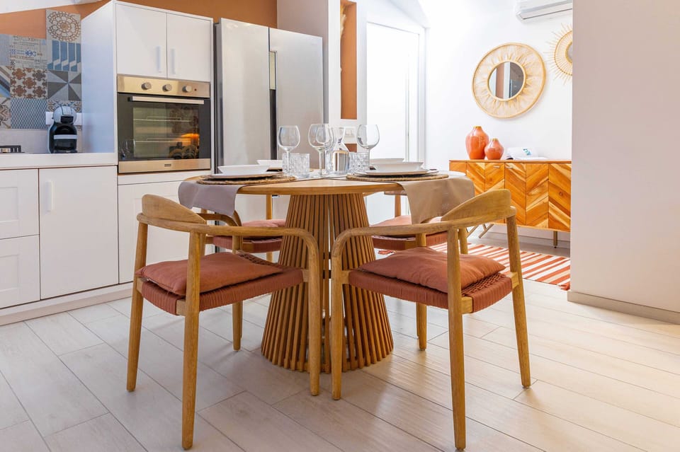 Deluxe Apartment | 2 bedrooms, memory foam beds, iron/ironing board, free WiFi