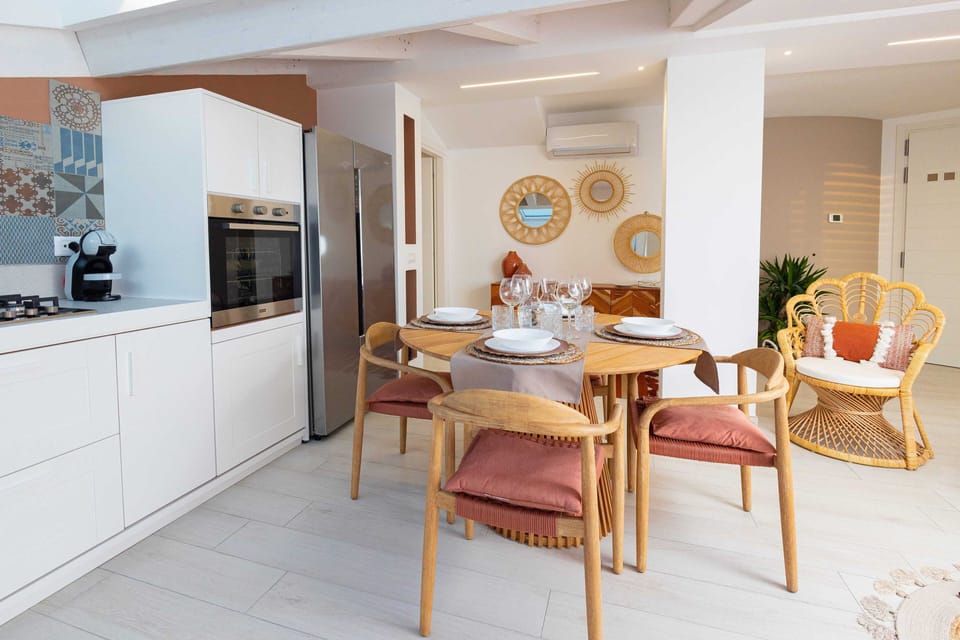 Deluxe Apartment | Private kitchen | Full-size fridge, microwave, oven, dishwasher