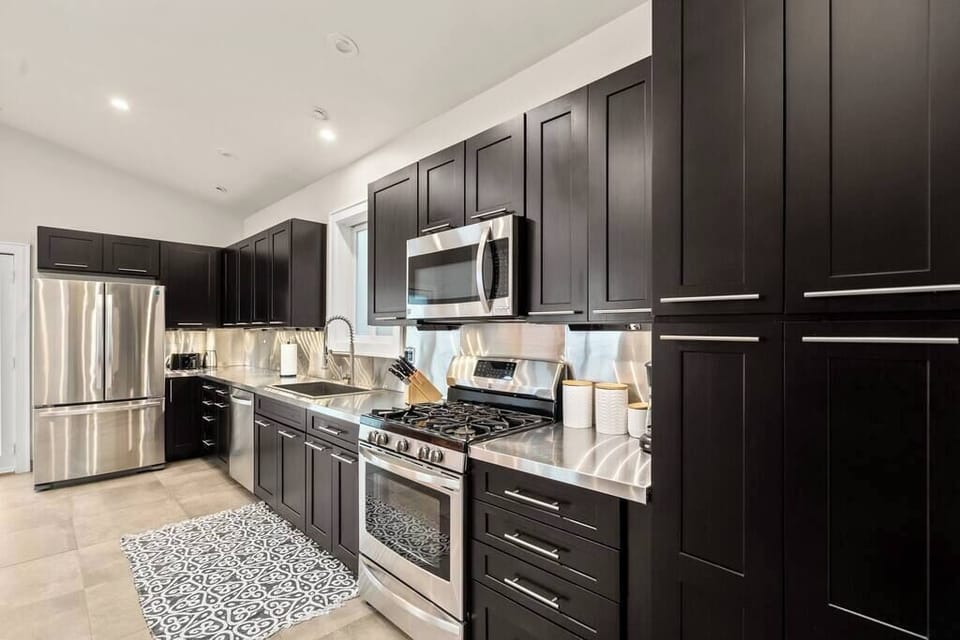 Large modern chefs kitchen with service for 6 people