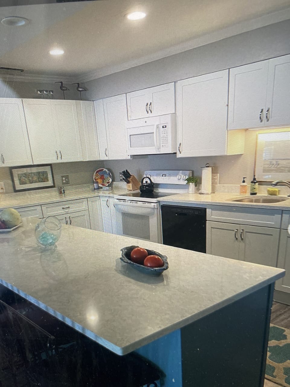 Fully equipped  kitchen updated 2022.