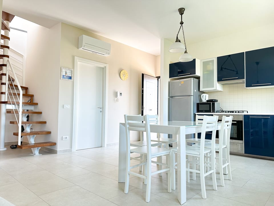 Family House | Private kitchen | Full-size fridge, microwave, oven, stovetop