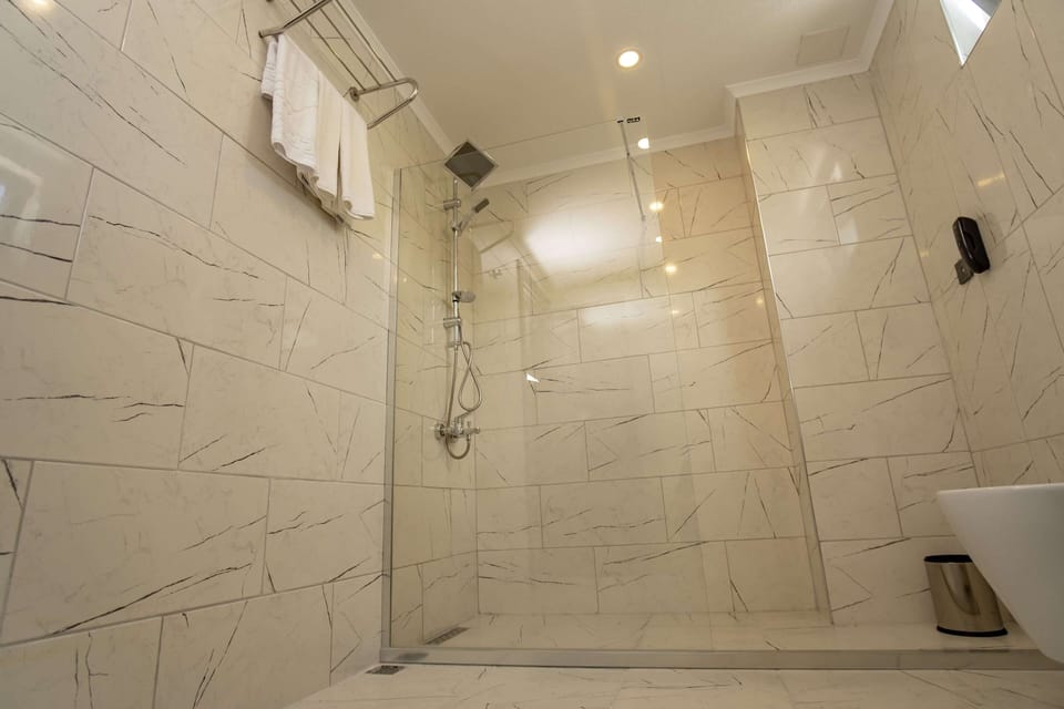 Family Room | Bathroom | Shower, hair dryer, slippers, towels