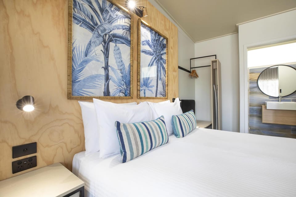 Superior Double Room, 1 Queen Bed | Iron/ironing board, free WiFi, bed sheets