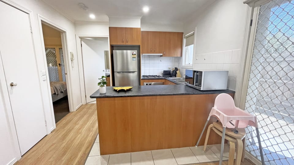 Comfort Apartment, 1 Queen Bed with Sofa bed, Non Smoking, Courtyard View | Private kitchen | Fridge, microwave, oven, stovetop