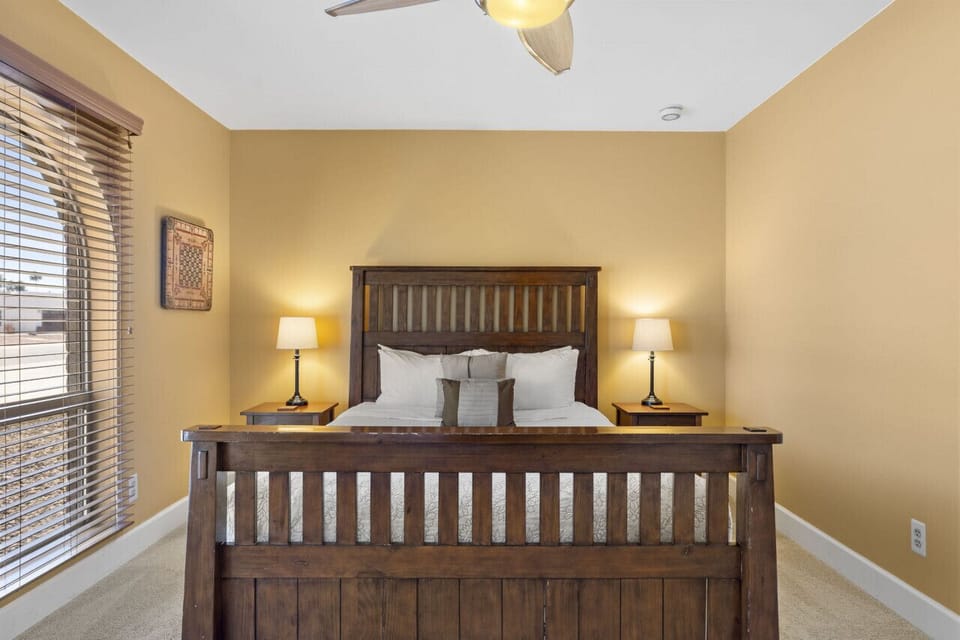 Guest bedroom 3 - Queen size bed and ample closet space!
