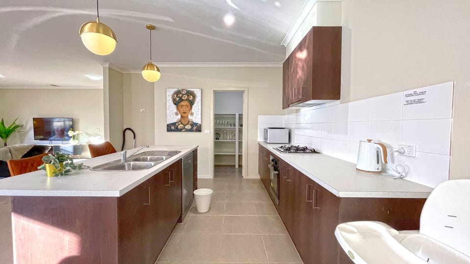 Deluxe House | Private kitchen | Electric kettle, highchair