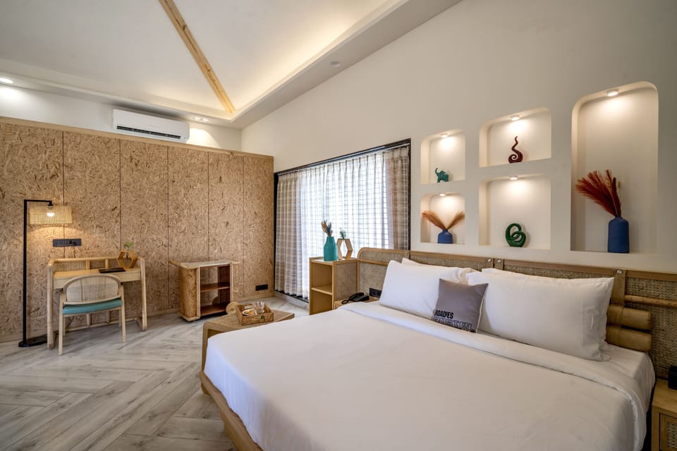 Superior Suite, 1 King Bed | Premium bedding, desk, soundproofing, iron/ironing board