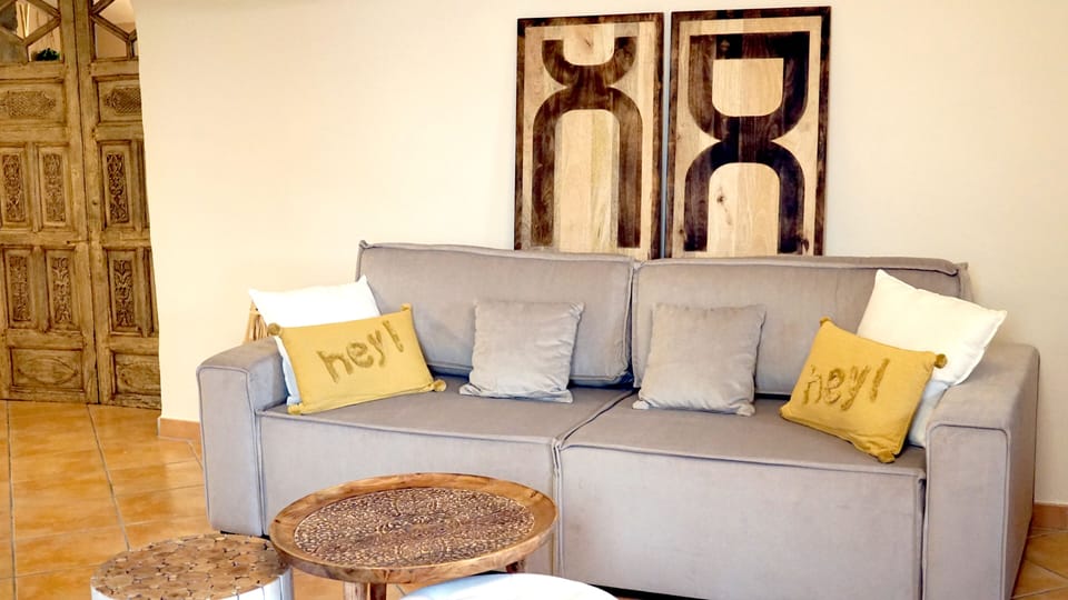 Deluxe Suite, 1 Queen Bed, Hot Tub (Suite Cocon) | 1 bedroom, soundproofing, free WiFi, bed sheets