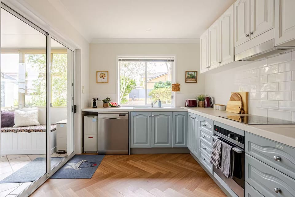 Dishwasher, oven, electric stove and so many appliances for your convenience 