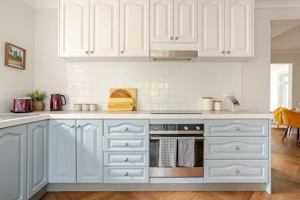 Fully equipped kitchen that has everything you may need