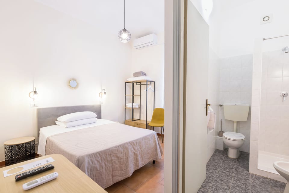 Single Room | Desk, soundproofing, free WiFi, bed sheets
