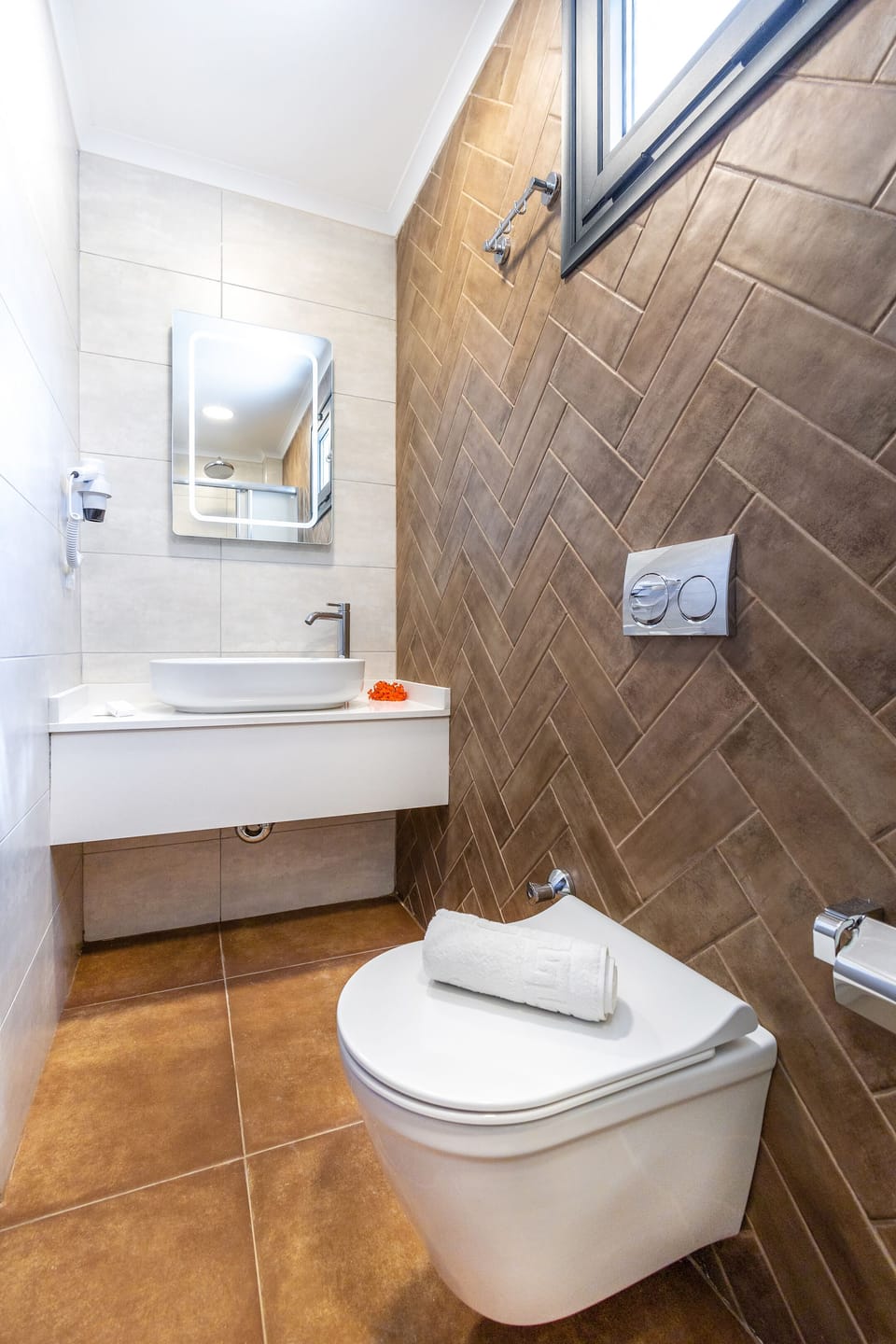 Double Room | Bathroom | Shower, rainfall showerhead, hair dryer, slippers