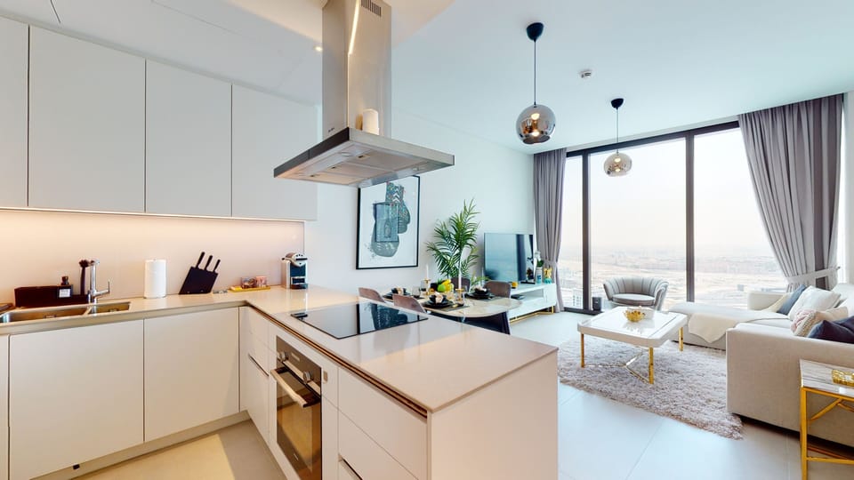 Grand Apartment | Private kitchen | Fridge, microwave, oven, stovetop