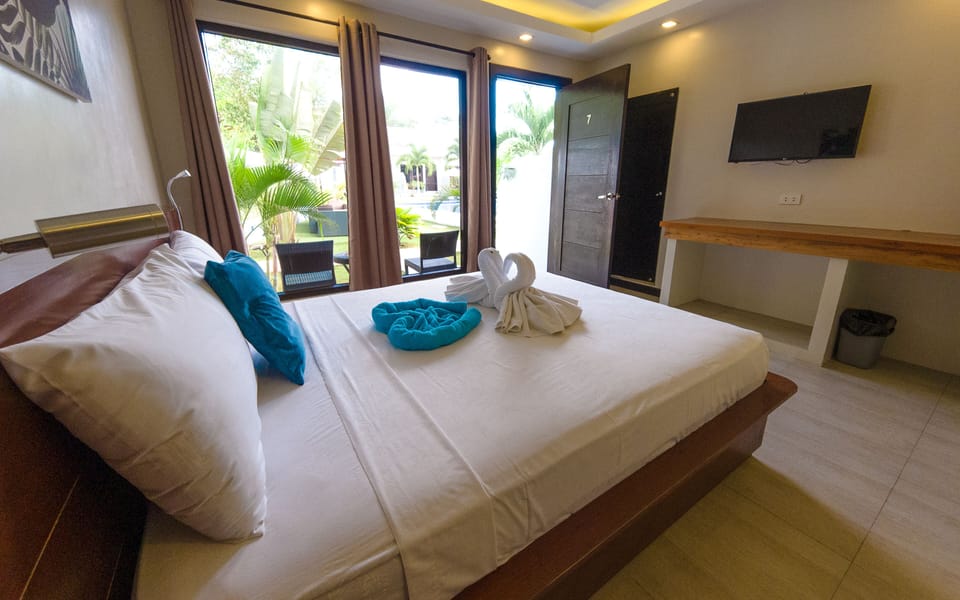 Deluxe Room | Desk, free WiFi