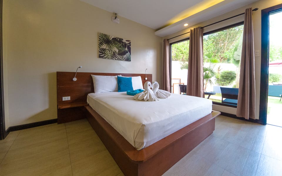 Deluxe Room | Desk, free WiFi