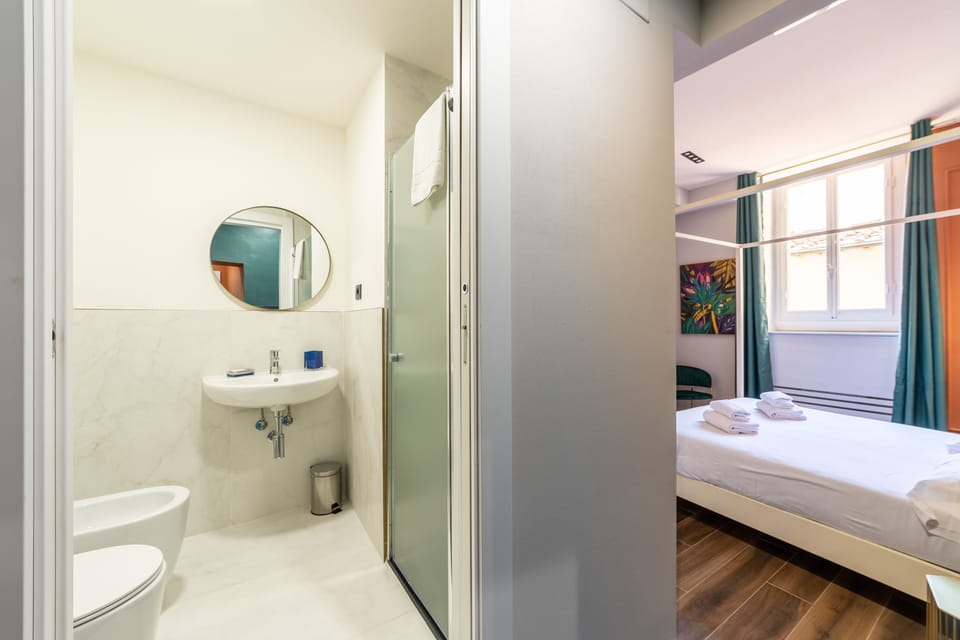 Panoramic Room | Bathroom | Shower, rainfall showerhead, hair dryer, bidet