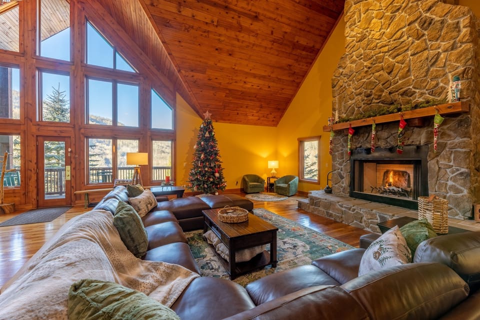 Welcome to the beautiful Snowshoe Chalet!