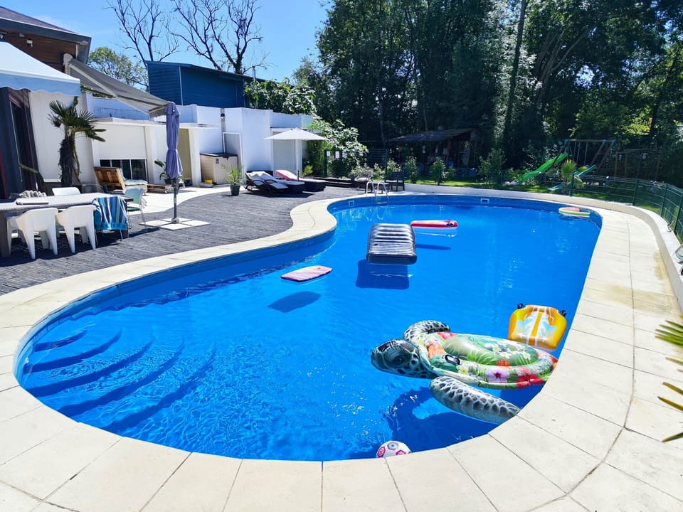 Piscine partagée (de juin à septembre)