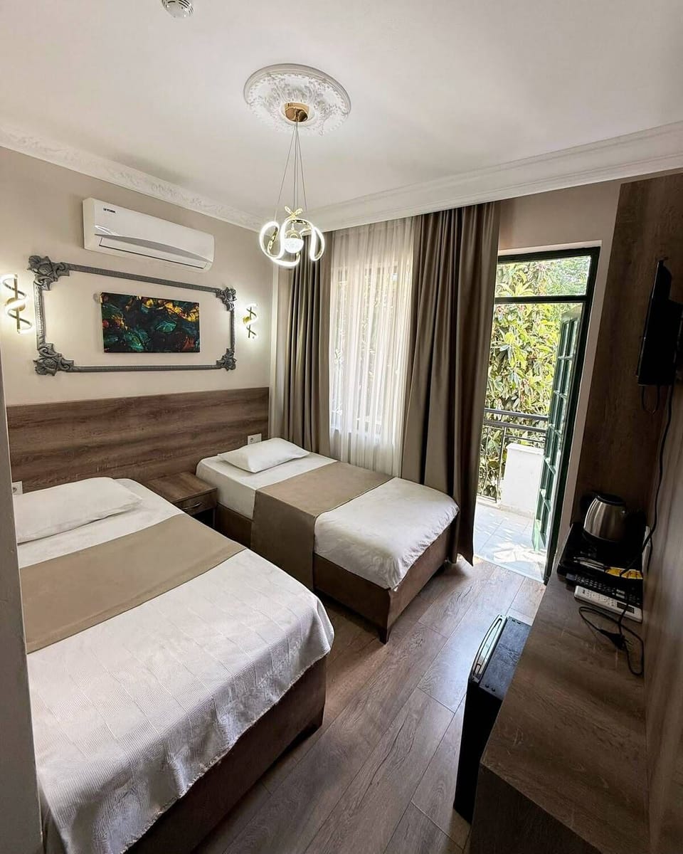 Comfort Twin Room, Private Bathroom, Garden View | Premium bedding, minibar, in-room safe, WiFi (free)