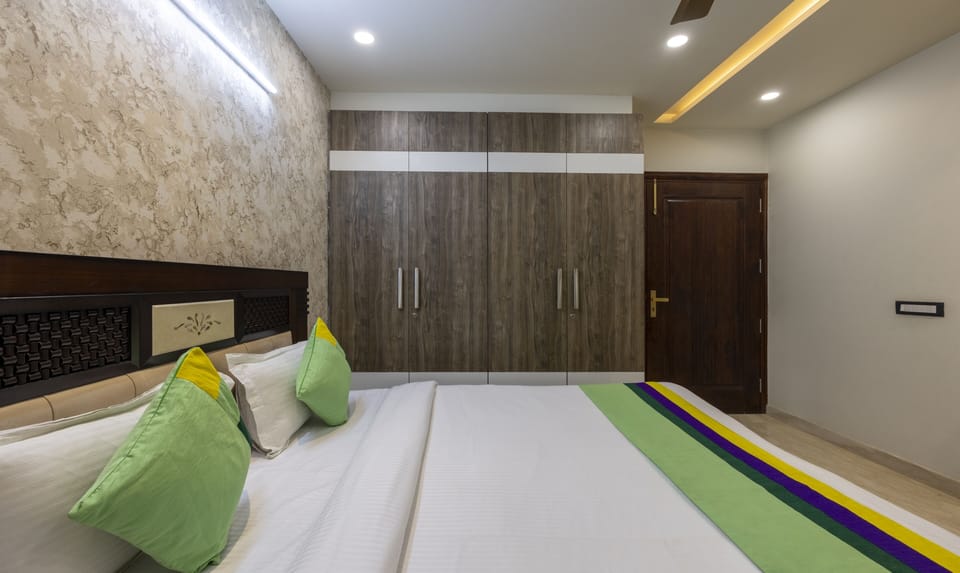 Standard Room | Desk, soundproofing