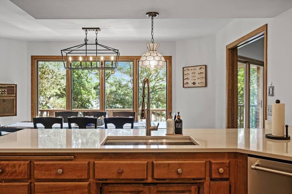 Fully stocked kitchen.