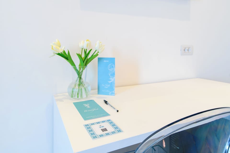 Deluxe Room, 1 Queen Bed, Balcony, Sea Facing | 1 bedroom, premium bedding, memory foam beds, minibar