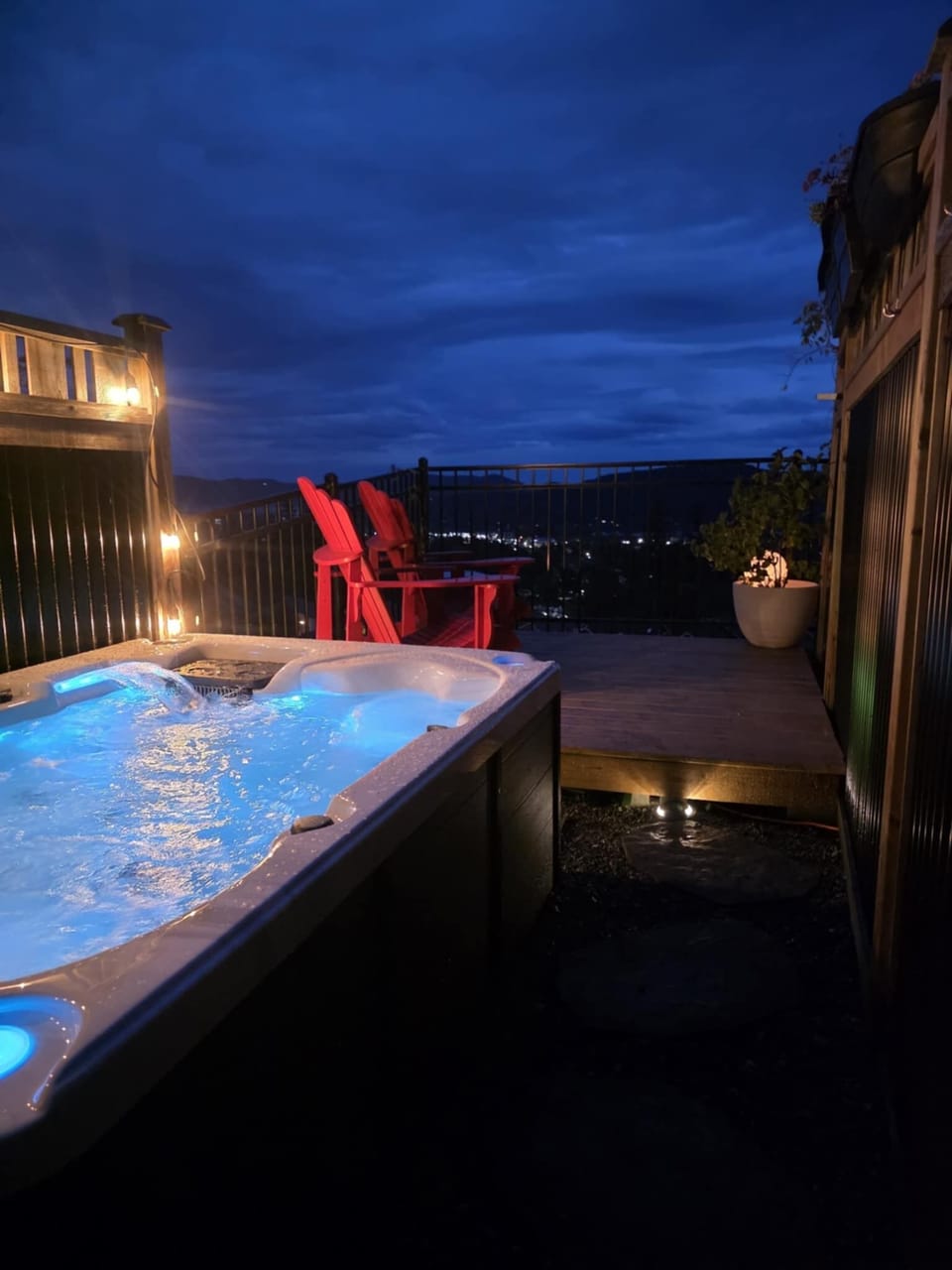 Outdoor spa tub