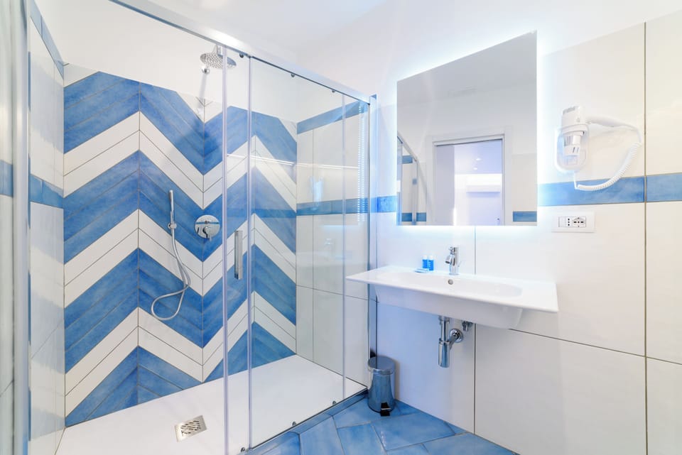 Deluxe Room | 1 bedroom, Egyptian cotton sheets, premium bedding, down comforters