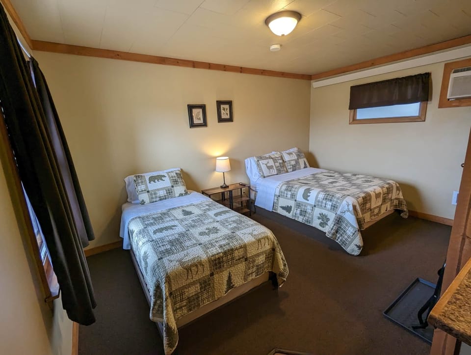 Room 3 - Double/Full Bed and Twin Bed (6)