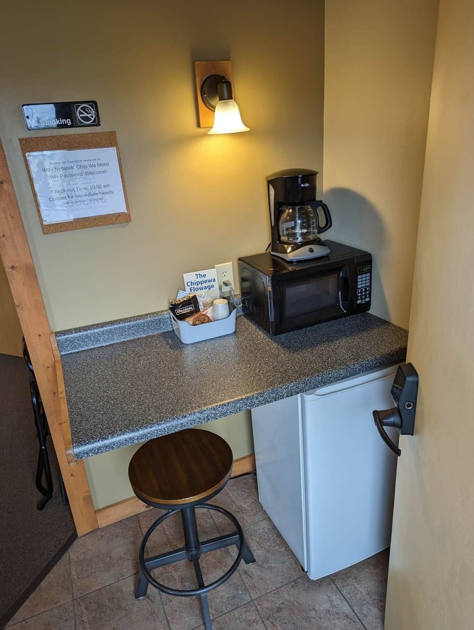 WiFi, Coffee Maker, Microwave, Fridge/Freezer (1)