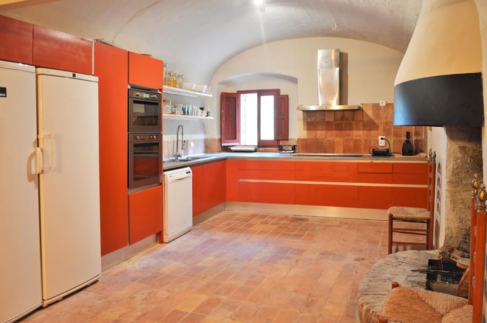 House | Private kitchen | Fridge, microwave, oven, cookware/dishes/utensils