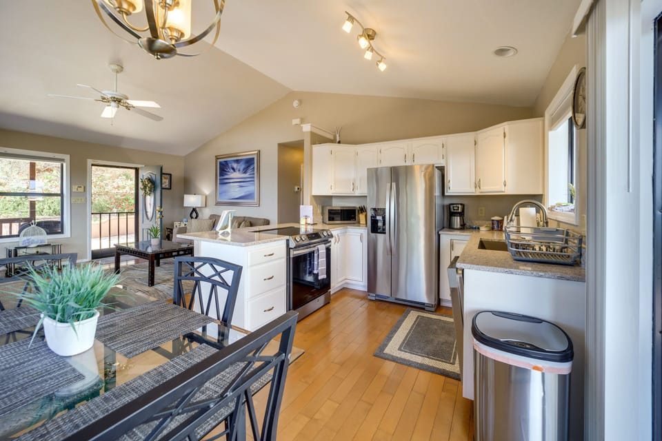 Kitchen | Cooking Basics | Coffee Maker | Paper Towels/Trash Bags Provided