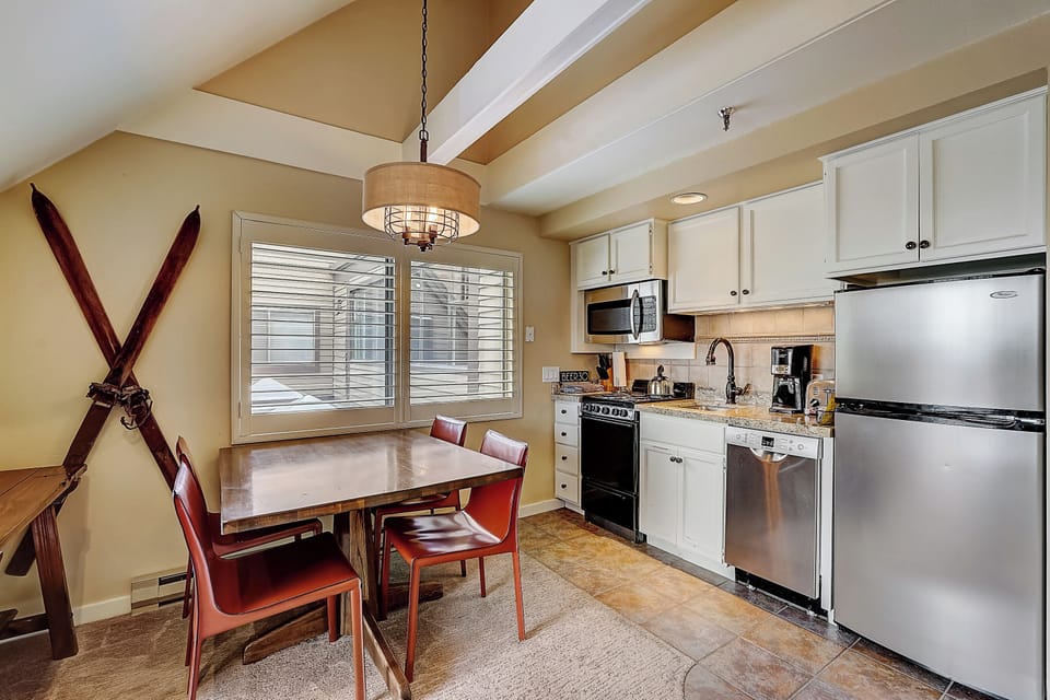Kitchenette / Dining