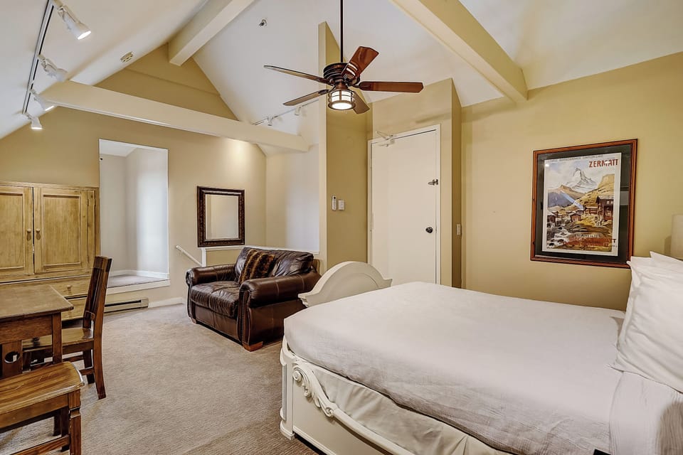 Loft with 1 Queen Bed