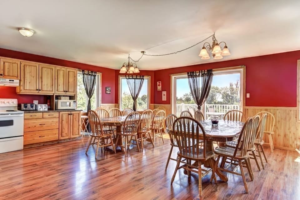 Kitchen and dining tables (1)