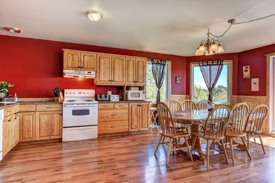 Kitchen and dining tables (2)