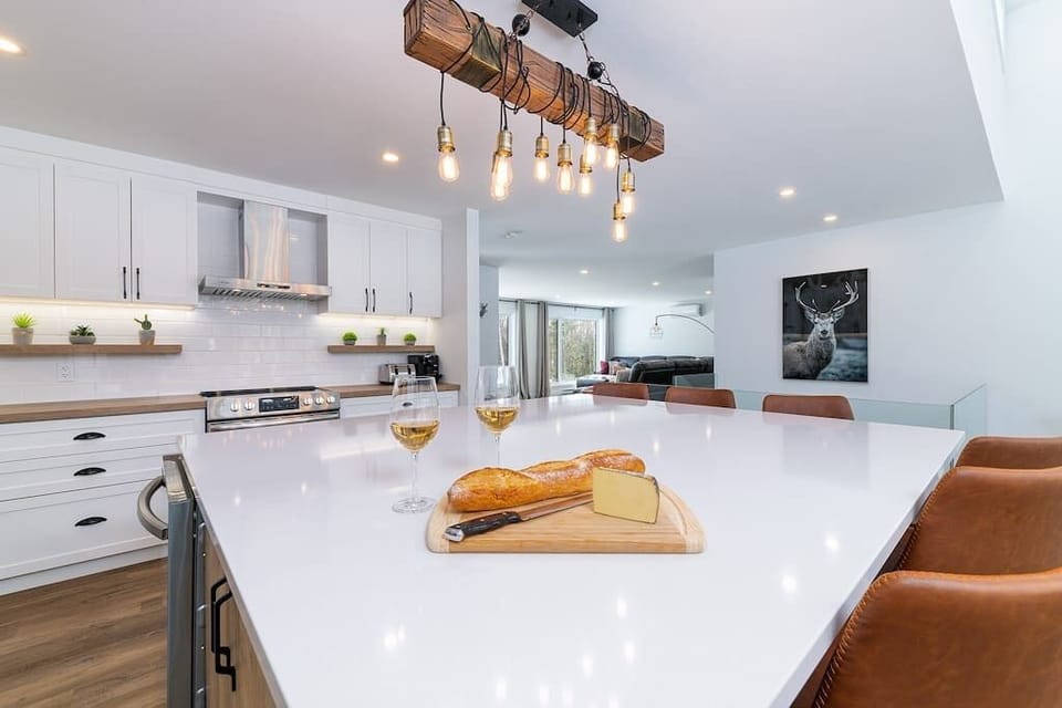 Dining table and kitchen (2)