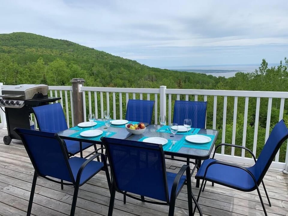 Terrace with furniture, gas BBQ and gorgeous view