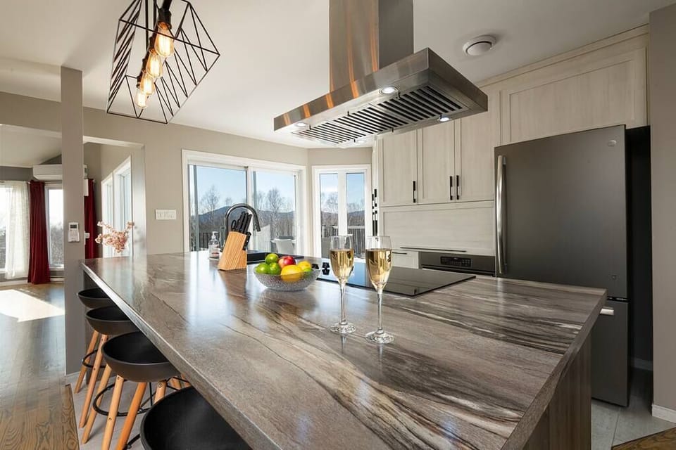 Kitchen, island
