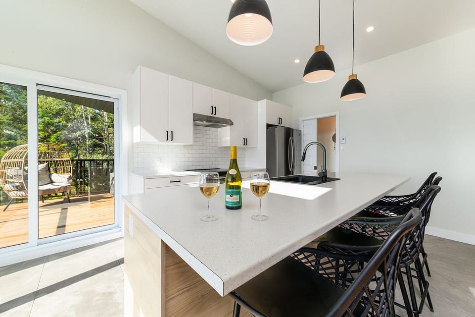 Kitchen and access to the terrace