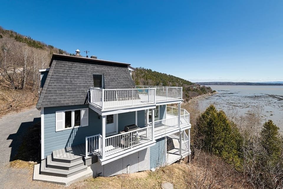Outdoor view of chalet and view (1)
